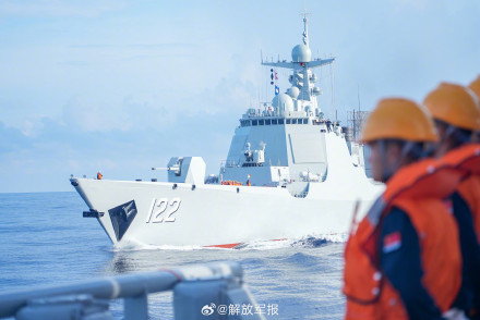 海军第48批护航编队首次进行海上补给 海军第48批护航编队首次进行海上补给