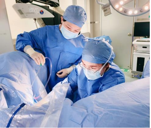 女子痛经30年4次开腹，竟因月经倒流，医生提醒：这些情况尽早就医