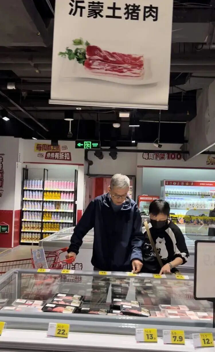 上海阿姨直呼“比菜场便宜”!知名折扣店竟然开始卖生鲜了,价格低到惊人,新鲜吗? 上海阿姨直呼“比菜场便宜”!知名折扣店竟然开始卖生鲜了,价格低到惊人,新鲜吗?