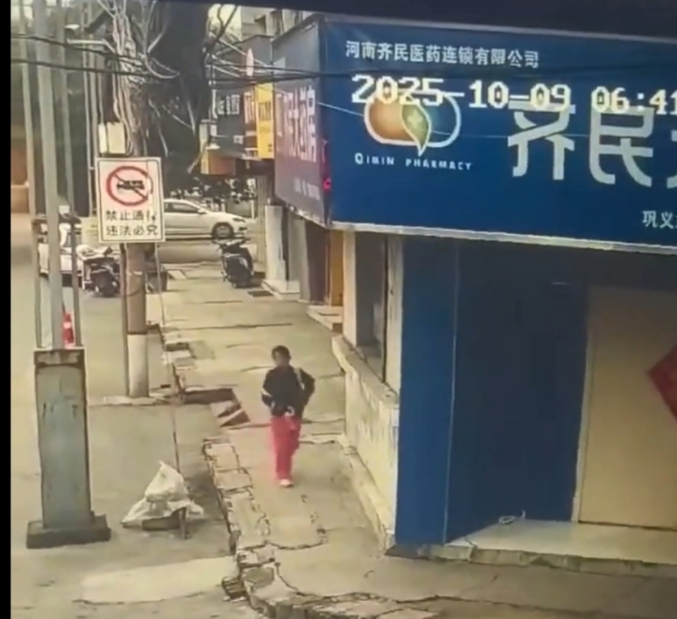 郑州14岁女孩上学途中失联半月,在河边发现书包,家属:河中搜寻未果,刑侦已介入 郑州14岁女孩上学途中失联半月,在河边发现书包,家属:河中搜寻未果,刑侦已介入