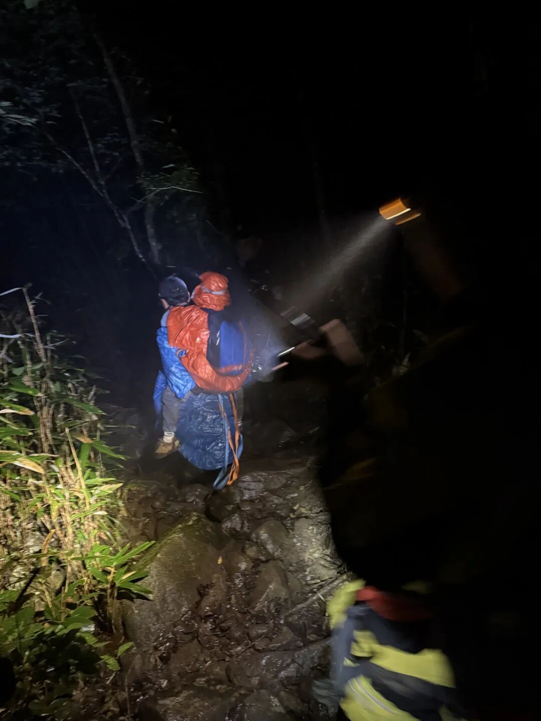 “再找不着人，就需要人来救我们了！” 00后女警的朋友圈让人心疼