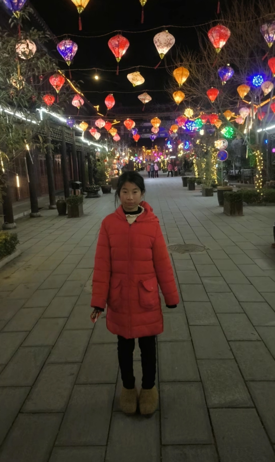 郑州14岁女孩上学途中失联半月,在河边发现书包,家属:河中搜寻未果,刑侦已介入 郑州14岁女孩上学途中失联半月,在河边发现书包,家属:河中搜寻未果,刑侦已介入