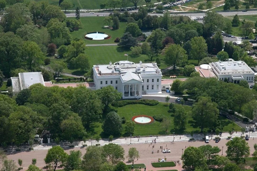 美国白宫东翼已被彻底拆除，特朗普：将修建豪华宴会厅，已收到3.5亿美元捐款