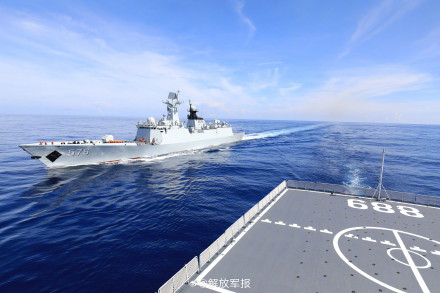 海军第48批护航编队首次进行海上补给 海军第48批护航编队首次进行海上补给