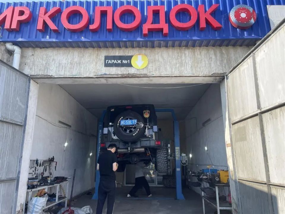 中国女子在迪拜偶遇浙C牌越野车，车主：花50天从温州开2万多公里来的