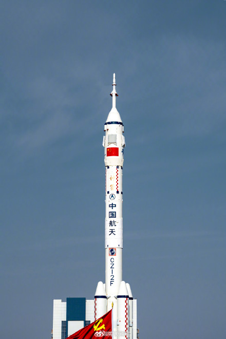 神二十一船箭组合体转运大片 神二十一船箭组合体转运大片