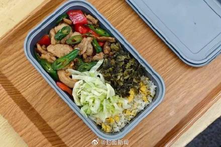 上新啦!国铁成都局推出17元高铁盒饭 上新啦!国铁成都局推出17元高铁盒饭