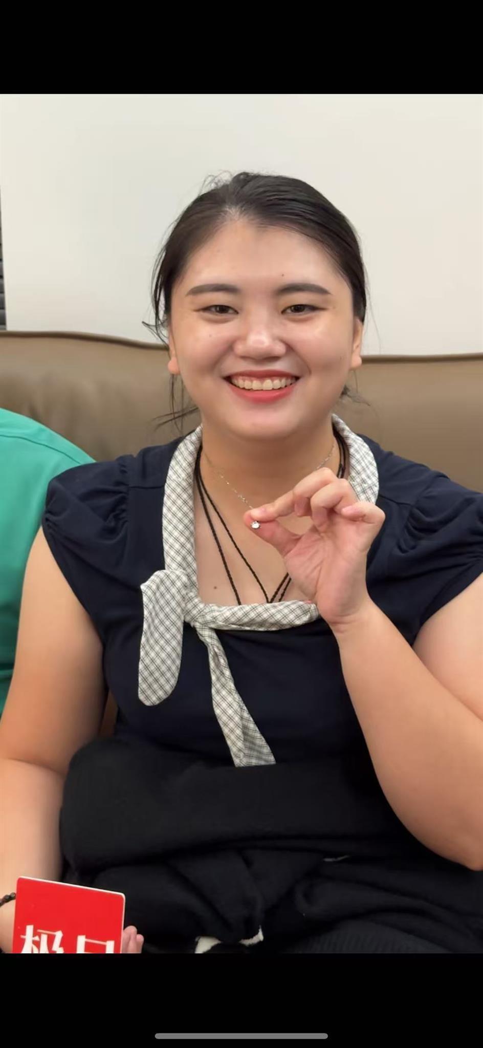 “肥娟”夫妇将于25日举办婚礼，一条200多元的项链，肥娟戴了七八年