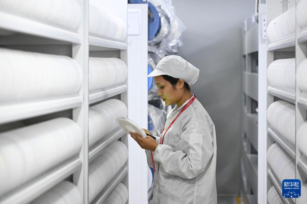 镜头连中外丨从中国车间到亚太客厅 扫地机器人出海“圈粉”记