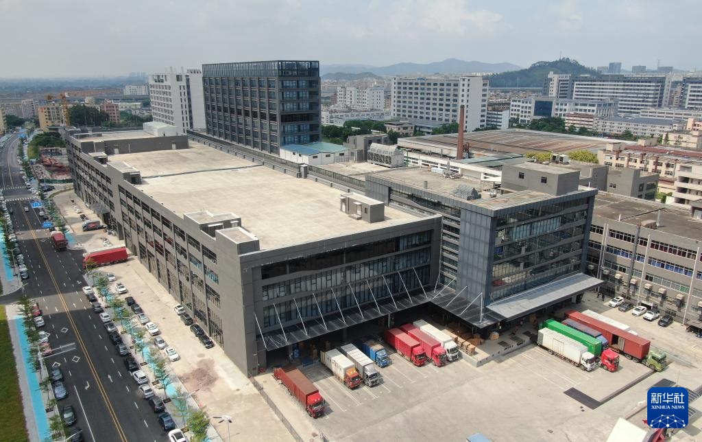 镜头连中外丨从中国车间到亚太客厅 扫地机器人出海“圈粉”记