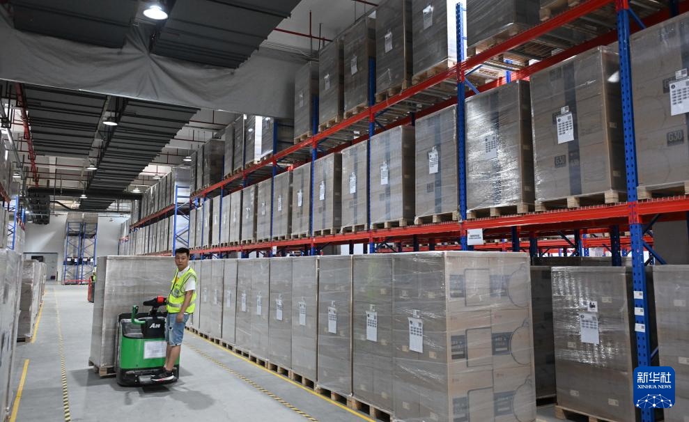 镜头连中外丨从中国车间到亚太客厅 扫地机器人出海“圈粉”记