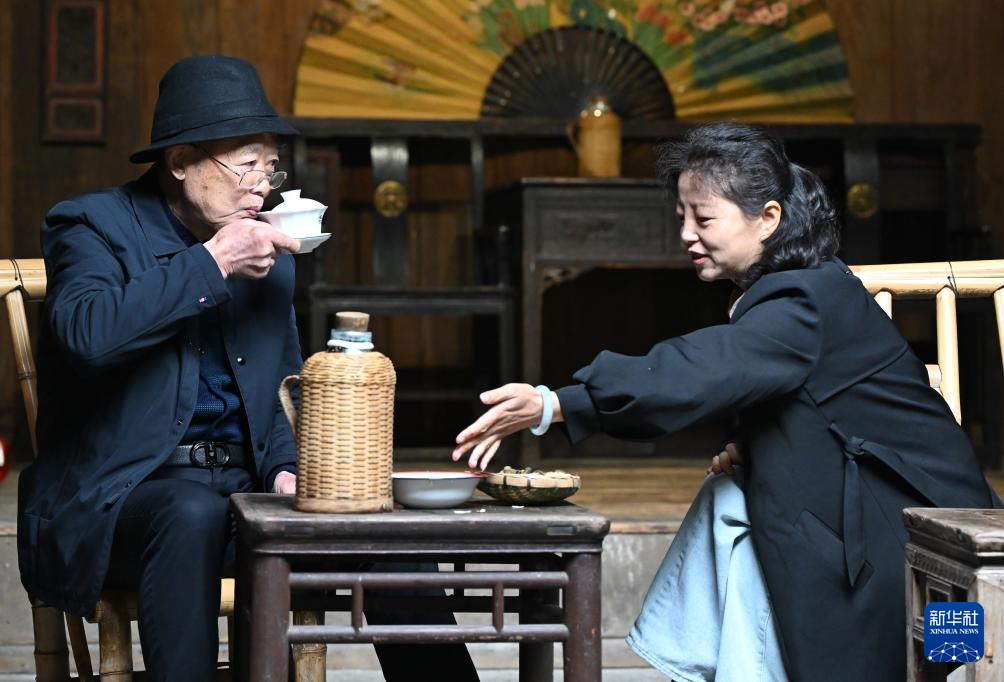 杂技走进蓉城老茶馆 杂技走进蓉城老茶馆