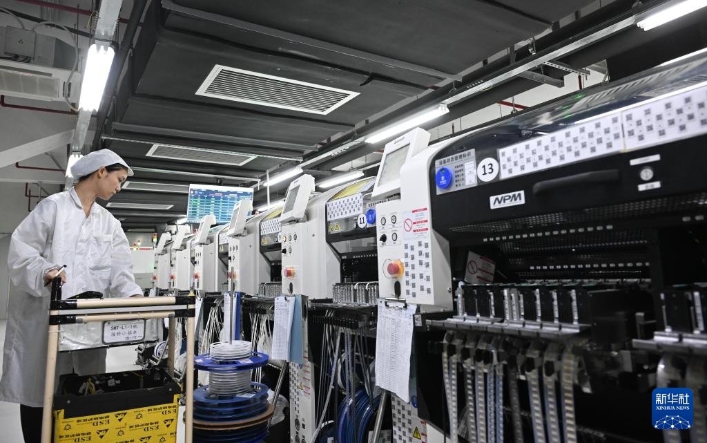 镜头连中外丨从中国车间到亚太客厅 扫地机器人出海“圈粉”记