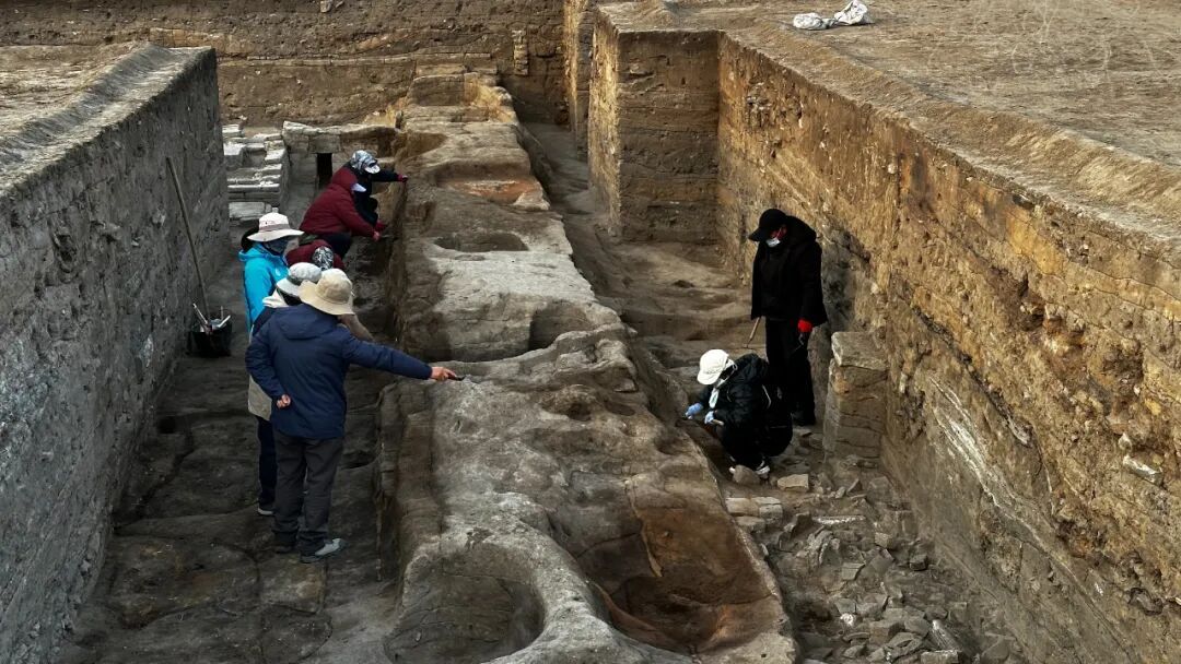 辽上京遗址皇城内有新发现→ 辽上京遗址皇城内有新发现→