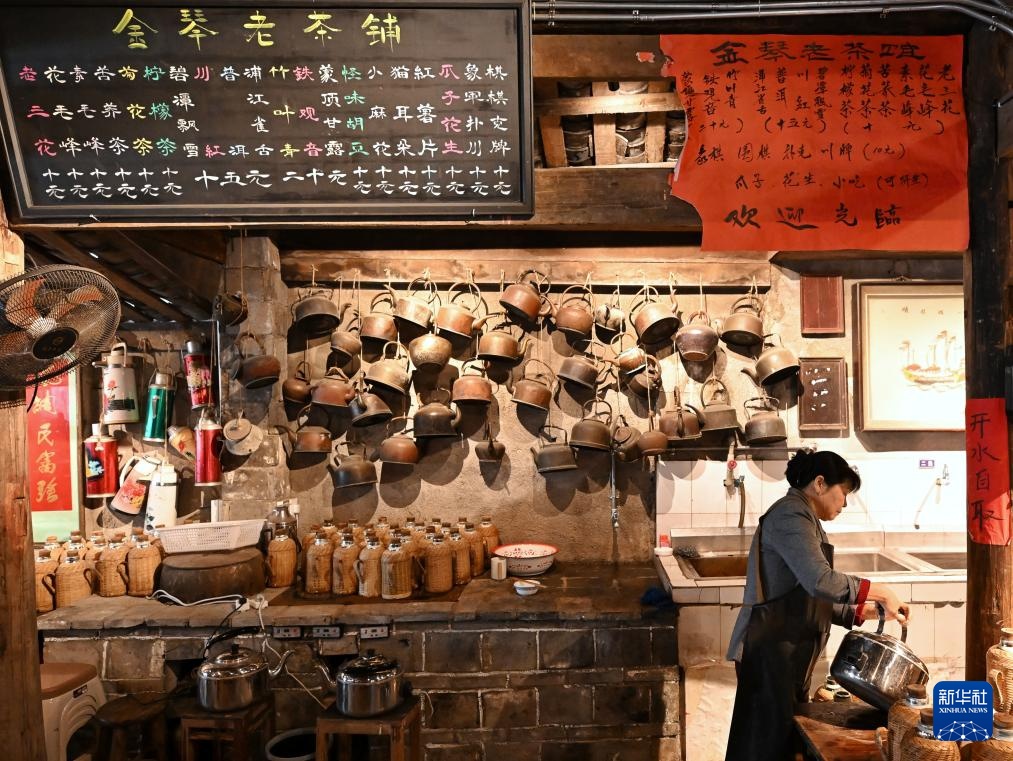 杂技走进蓉城老茶馆 杂技走进蓉城老茶馆