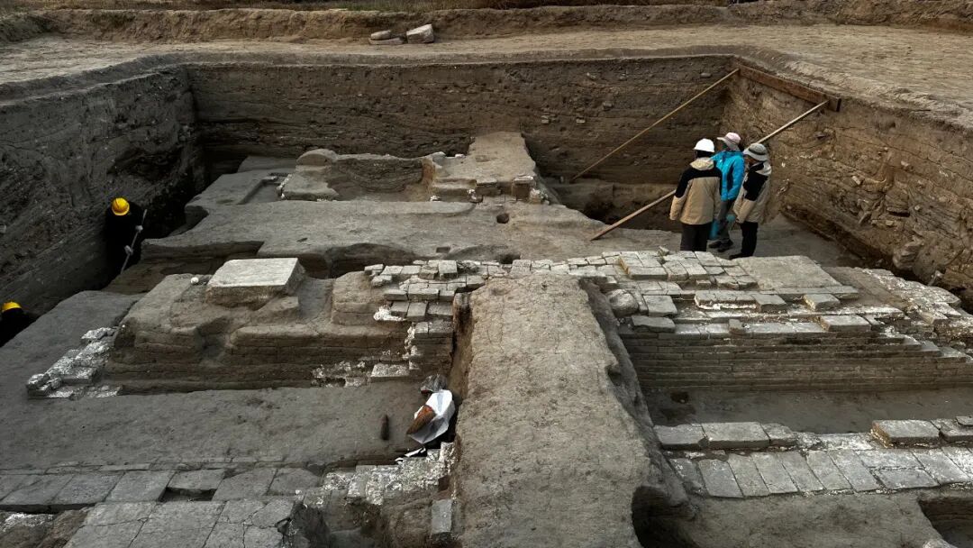 辽上京遗址皇城内有新发现→ 辽上京遗址皇城内有新发现→