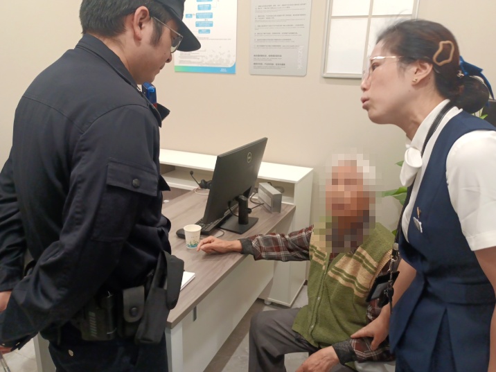 八旬老人要取696万元买房?银行工作人员立马报警 八旬老人要取696万元买房?银行工作人员立马报警