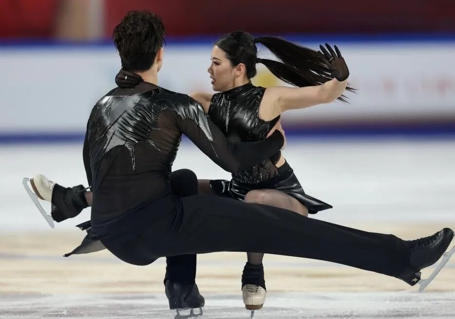 【花滑中国杯】哈籍冬奥冠军隋文静/韩聪复出首秀摘铜! 【花滑中国杯】哈籍冬奥冠军隋文静/韩聪复出首秀摘铜!
