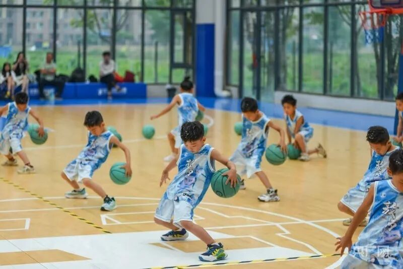 河南一幼儿园因“硬核”体能课走红：操场秒变“练兵场”，每天体能训练1小时