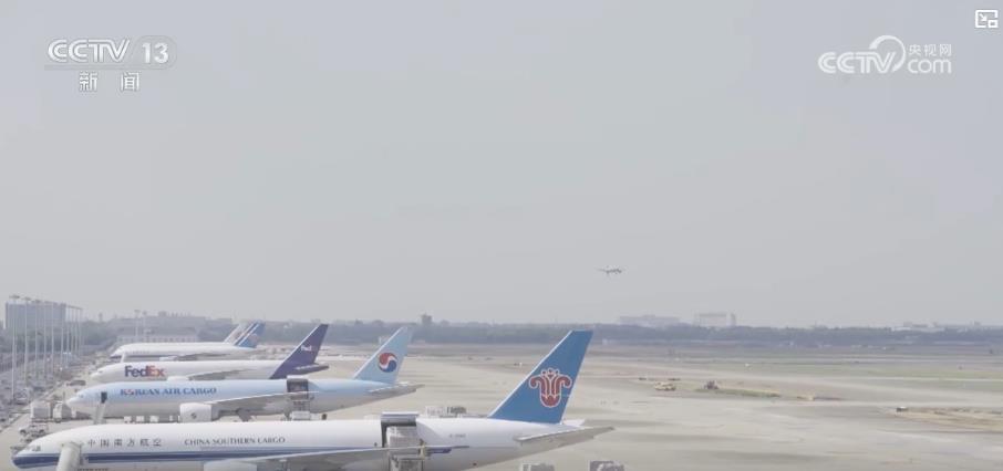 全国民航开启冬春航季：航班量稳增 国内外航线网络全面拓展