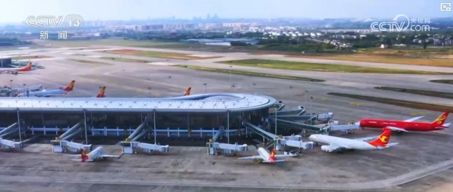 全国民航开启冬春航季：航班量稳增 国内外航线网络全面拓展