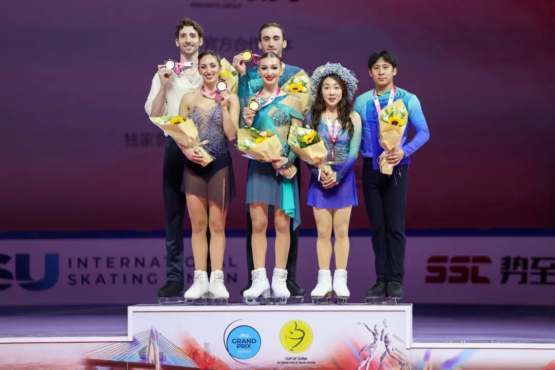 【花滑中国杯】哈籍冬奥冠军隋文静/韩聪复出首秀摘铜! 【花滑中国杯】哈籍冬奥冠军隋文静/韩聪复出首秀摘铜!