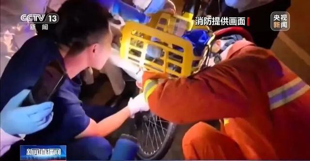 脚被死死卡住!这种“带娃神器”别再用了! 脚被死死卡住!这种“带娃神器”别再用了!