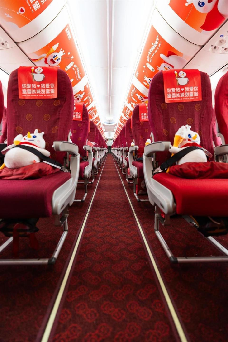 “雪王”要上天了!两架蜜雪冰城主题彩绘飞机即将首飞,乘客将收获纪念礼包 “雪王”要上天了!两架蜜雪冰城主题彩绘飞机即将首飞,乘客将收获纪念礼包