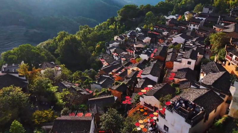 江西婺源:秋日美景醉游人 赏秋游日益升温 江西婺源:秋日美景醉游人 赏秋游日益升温