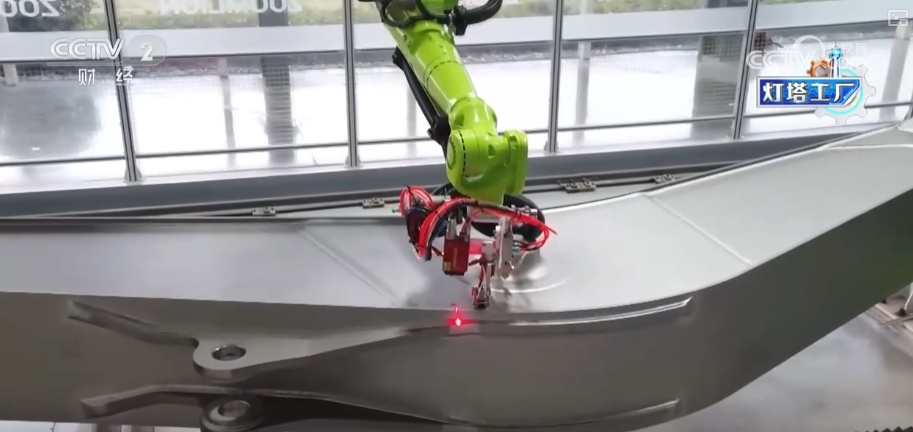 从“追赶者”向“领跑者”跃迁 “灯塔”之光照亮“中国智造”