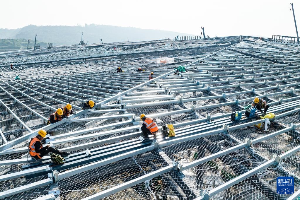 特大型铁路综合交通枢纽西安东站站房主体结构完工 特大型铁路综合交通枢纽西安东站站房主体结构完工