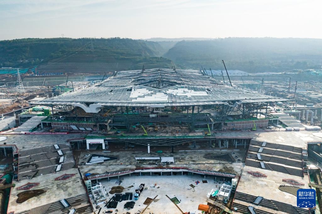 特大型铁路综合交通枢纽西安东站站房主体结构完工 特大型铁路综合交通枢纽西安东站站房主体结构完工
