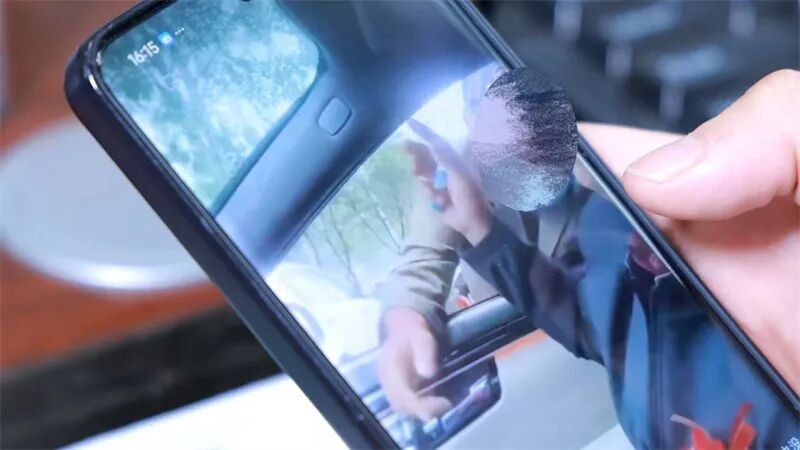 趁“喜”打劫?拦婚车、要红包,行为不当涉嫌违法!律师解读 趁“喜”打劫?拦婚车、要红包,行为不当涉嫌违法!律师解读