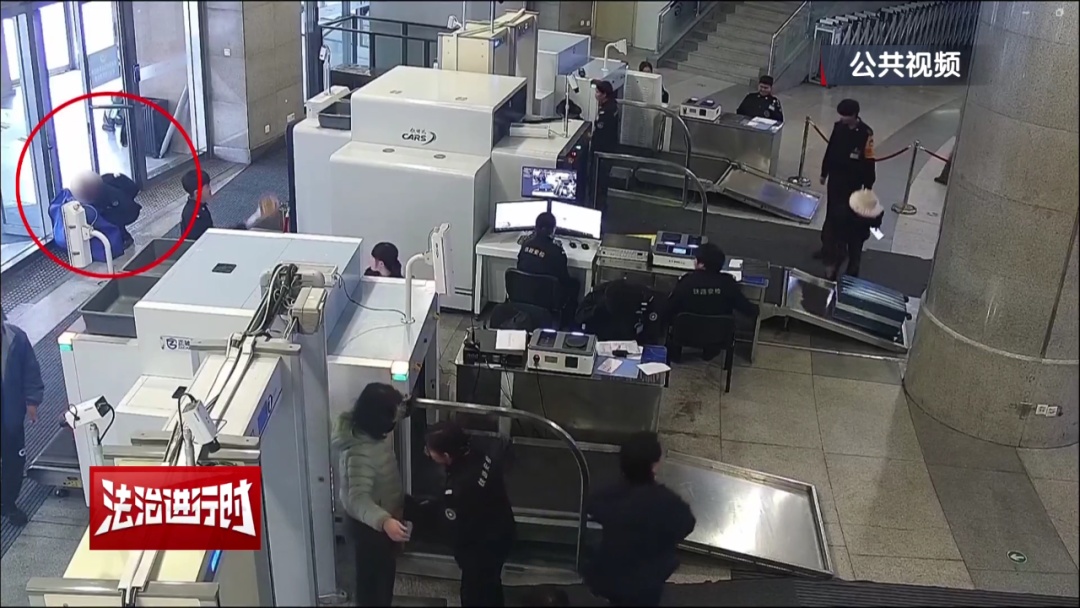 10岁男童：我找不到找妈妈了！北京铁警：宝宝不怕！马上找！