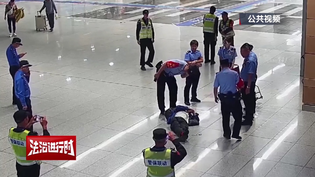 10岁男童：我找不到找妈妈了！北京铁警：宝宝不怕！马上找！