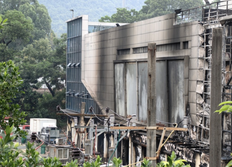 深圳龙岗吉华发生火灾,通报:明火已扑灭,无人员伤亡 深圳龙岗吉华发生火灾,通报:明火已扑灭,无人员伤亡