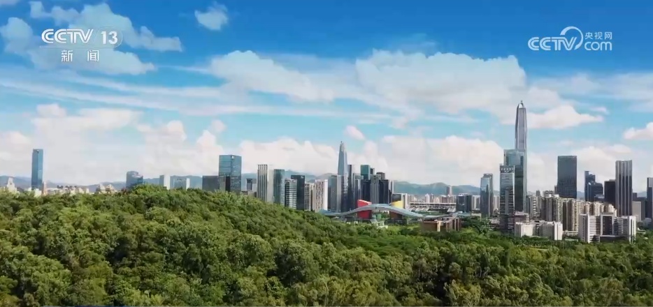 十五运会火炬传递科技感十足 无人驾驶+低空经济“牵手”体育盛会 十五运会火炬传递科技感十足 无人驾驶+低空经济“牵手”体育盛会