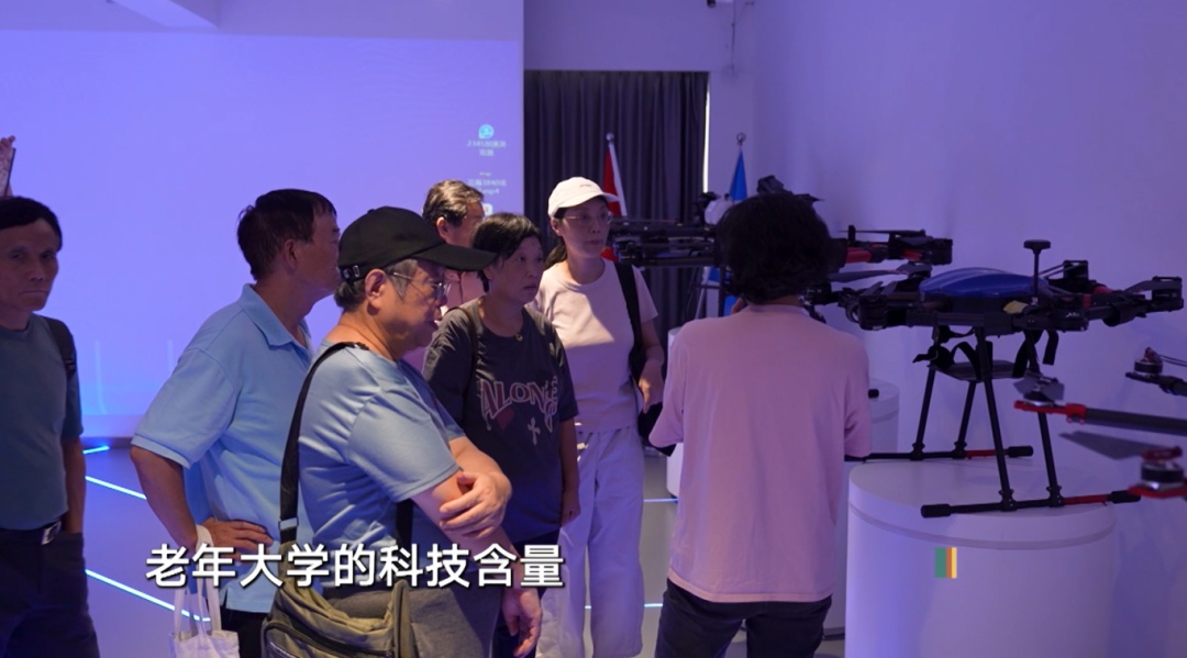 64岁攀岩圈大佬、50岁无人机飞手...上海这群老人逆天了~ 64岁攀岩圈大佬、50岁无人机飞手...上海这群老人逆天了~