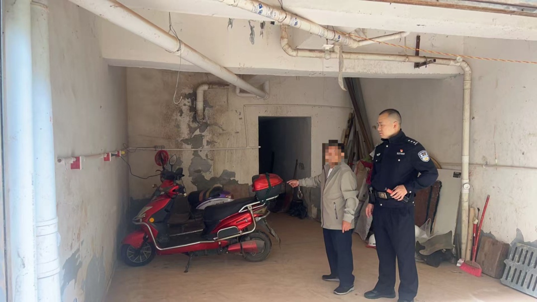 偷车后留300字纸条归还证件，一男子脑回路清奇，自投罗网