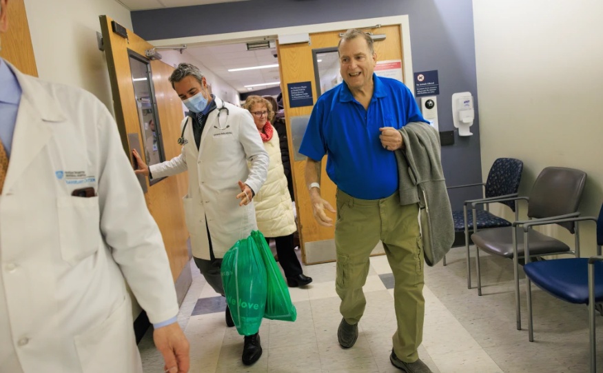 美国男子体内移植猪肾生存271天,创造动物器官移植新纪录 美国男子体内移植猪肾生存271天,创造动物器官移植新纪录