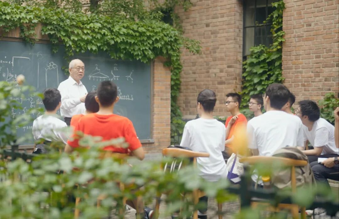 丘成桐:刷题“刷”不出数学大师 丘成桐:刷题“刷”不出数学大师