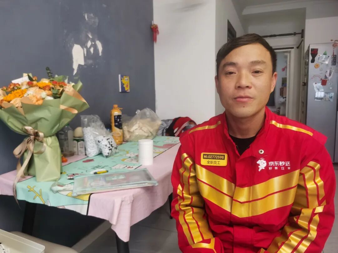 徒手爬上四楼！他说“当时啥也没想，我也有孩子”