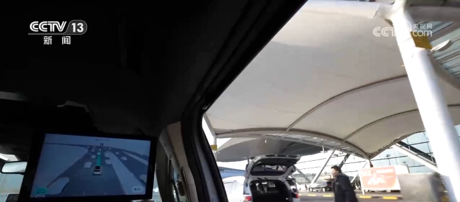 十五运会火炬传递科技感十足 无人驾驶+低空经济“牵手”体育盛会 十五运会火炬传递科技感十足 无人驾驶+低空经济“牵手”体育盛会