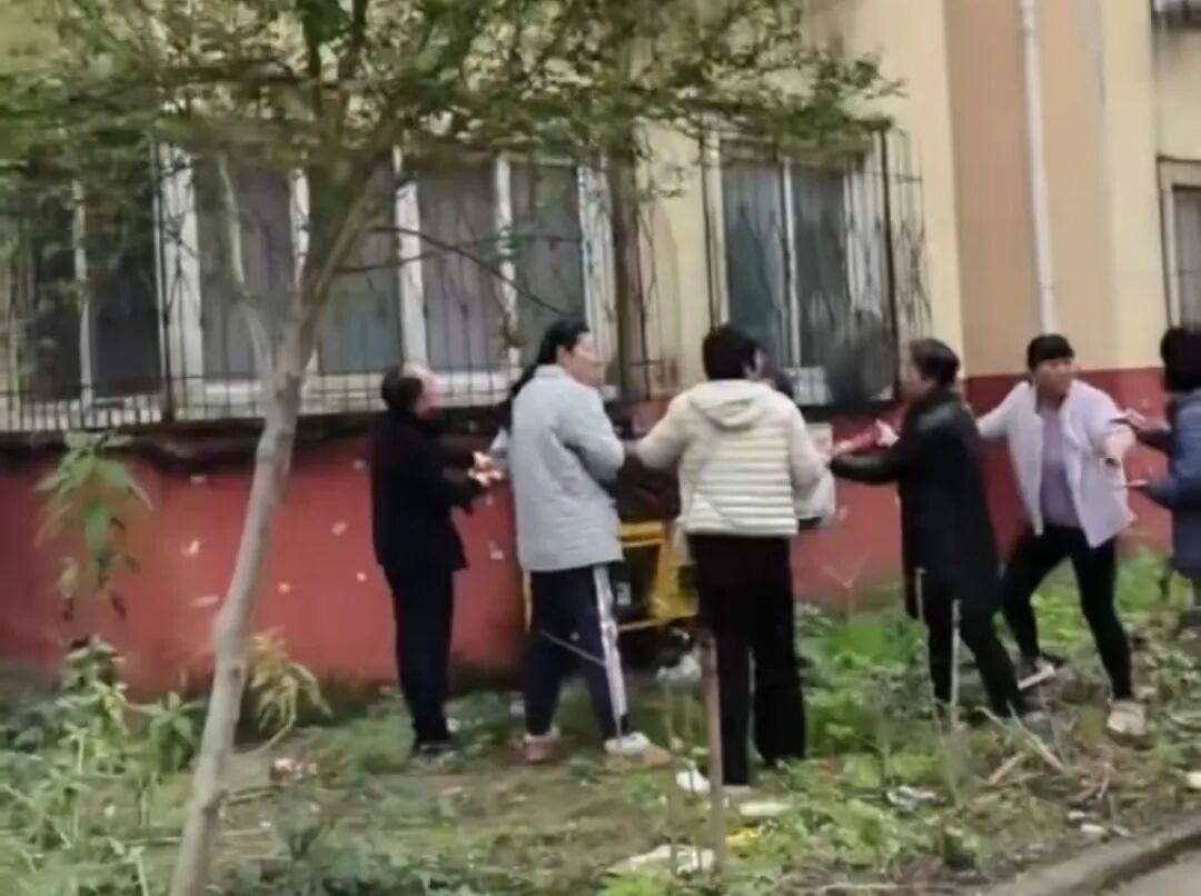 徒手爬上四楼！他说“当时啥也没想，我也有孩子”