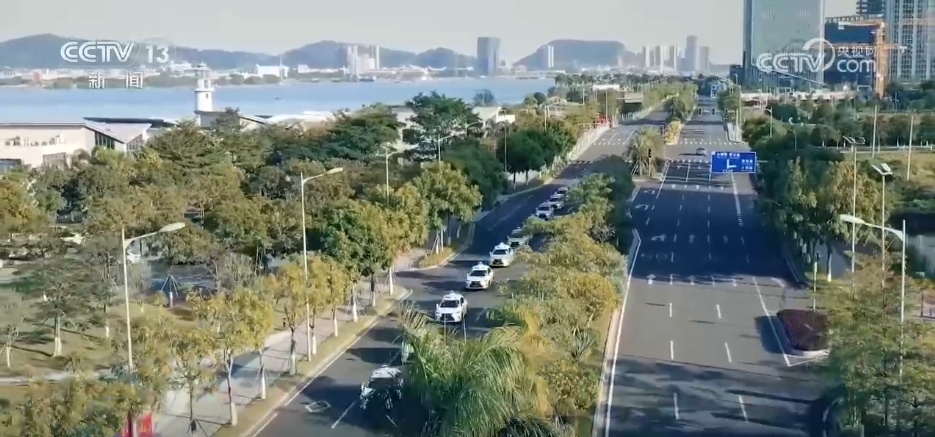 十五运会火炬传递科技感十足 无人驾驶+低空经济“牵手”体育盛会 十五运会火炬传递科技感十足 无人驾驶+低空经济“牵手”体育盛会