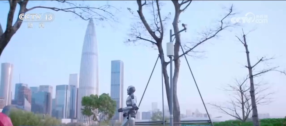 十五运会火炬传递科技感十足 无人驾驶+低空经济“牵手”体育盛会 十五运会火炬传递科技感十足 无人驾驶+低空经济“牵手”体育盛会