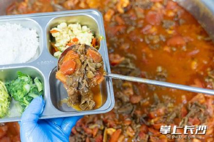 累并快乐着的幸福日常!长沙一小学妈妈厨房火了 累并快乐着的幸福日常!长沙一小学妈妈厨房火了