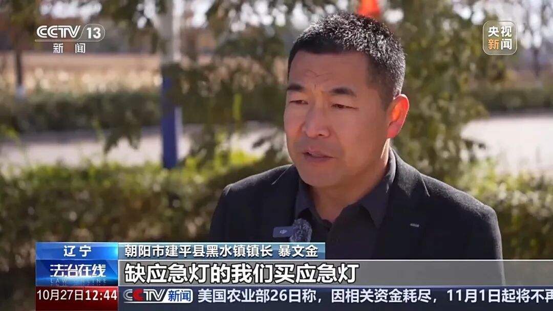 “大大你别难过!”民警搜寻三天两夜后掩面痛哭,4岁女孩一句话让他破防→ “大大你别难过!”民警搜寻三天两夜后掩面痛哭,4岁女孩一句话让他破防→