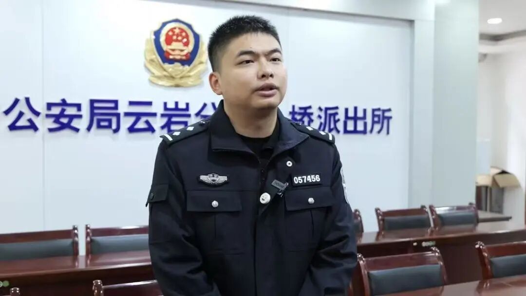 八旬老人全身湿透躺在下水道中一整晚，失温、意识模糊......危急时刻，他们紧急赶到