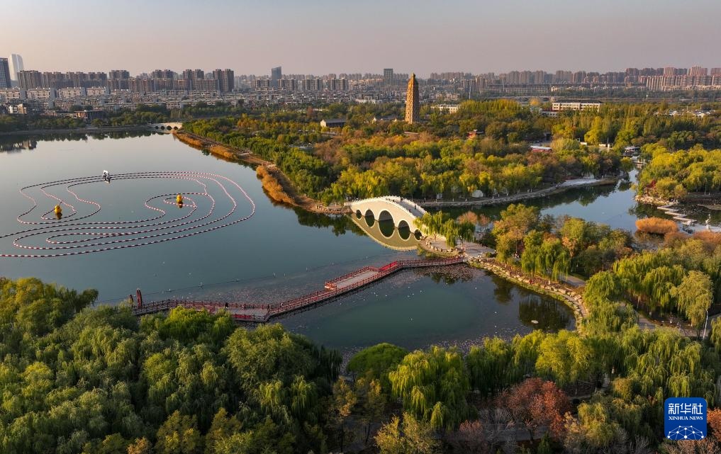 美丽中国丨塞上湖城秋意浓 美丽中国丨塞上湖城秋意浓
